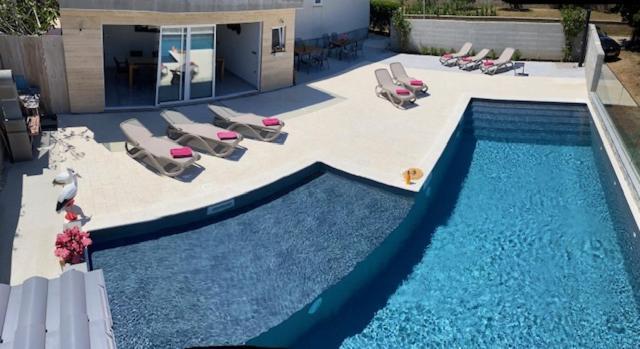 Croliday Apartment With Pool Nin Vrsi Exterior foto
