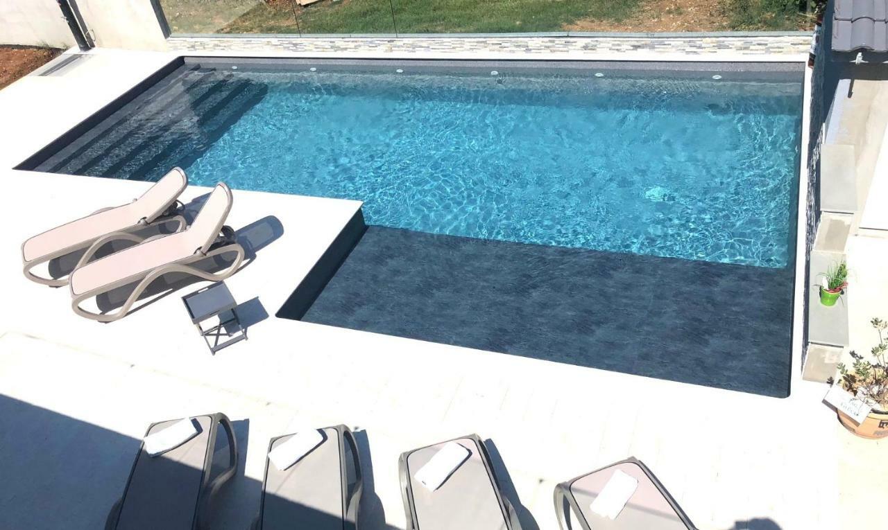 Croliday Apartment With Pool Nin Vrsi Exterior foto
